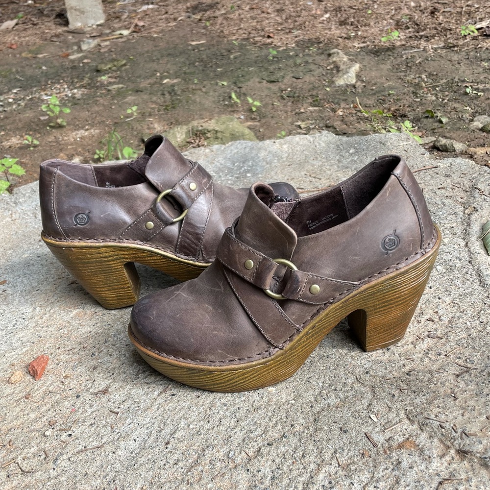 Barely Worn Brown Tan Born Clogs Mules Size 7